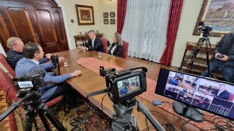 ACIT grava episódio de estreia de seu videocast com governador e prefeito