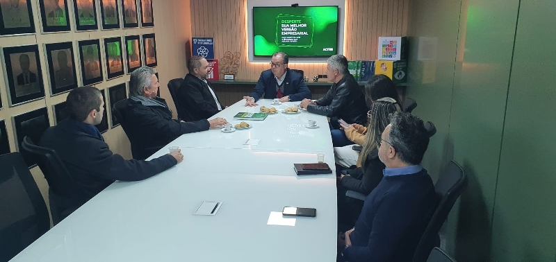 ACIT recebe visita do presidente da FACISC
