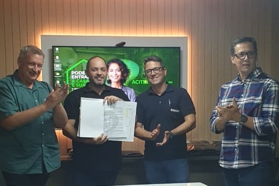 ACIT e Fundação InoversaSul firmam parceria para estudo de desenvolvimento industrial 