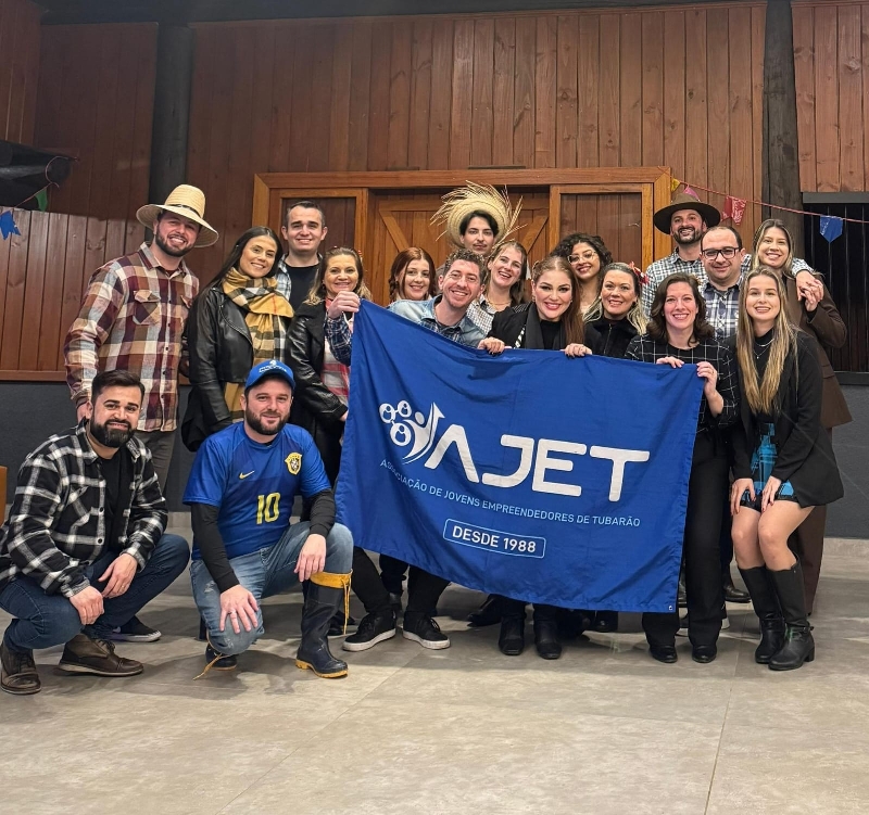 Ajet promoveu arraiá reunindo jovens empreendedores